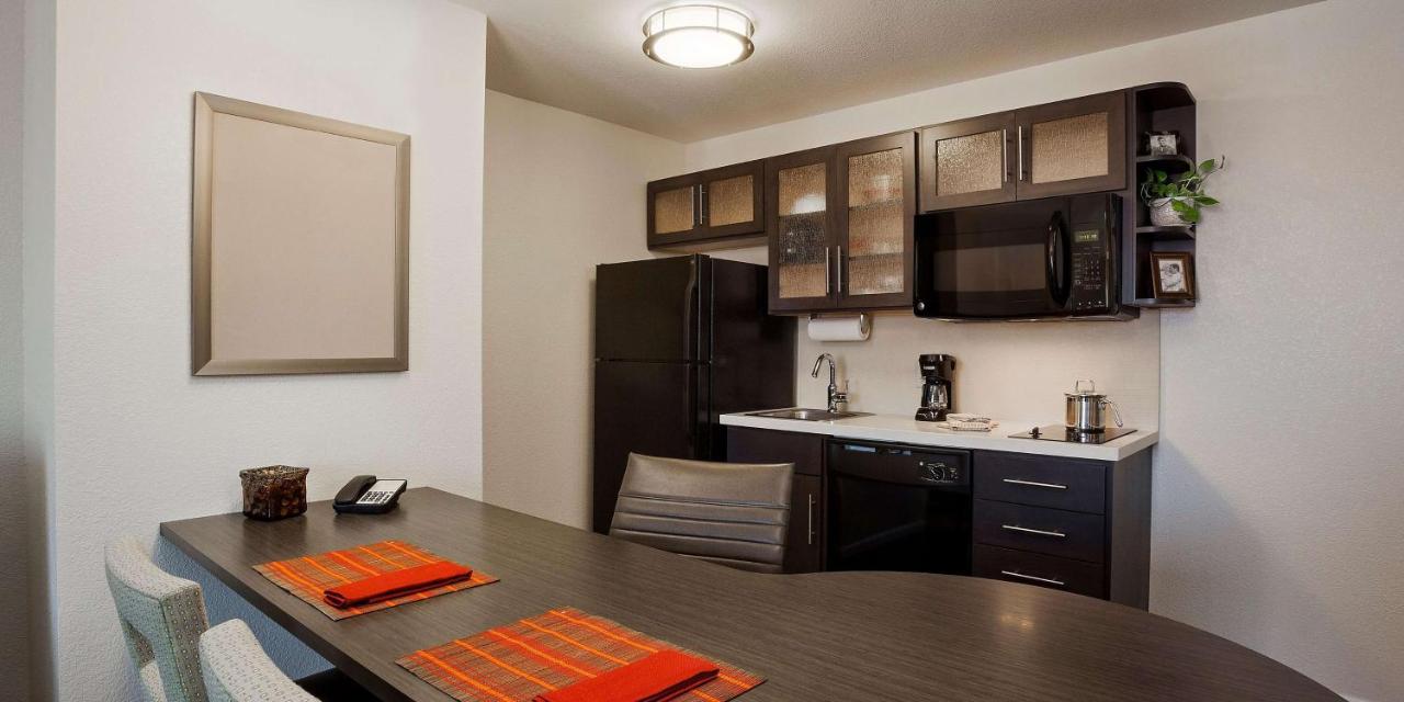 Studio Queen Suite at Sonesta Simply Suites Hampton