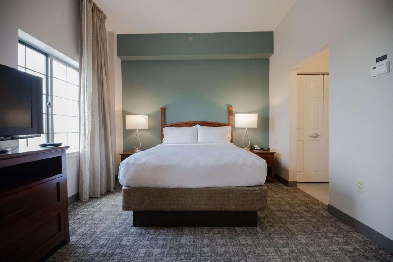 Queen Studio Suite with Roll-In Shower - Mobility/Hearing Accessible at Sonesta ES Suites Baton Rouge University at Southgate