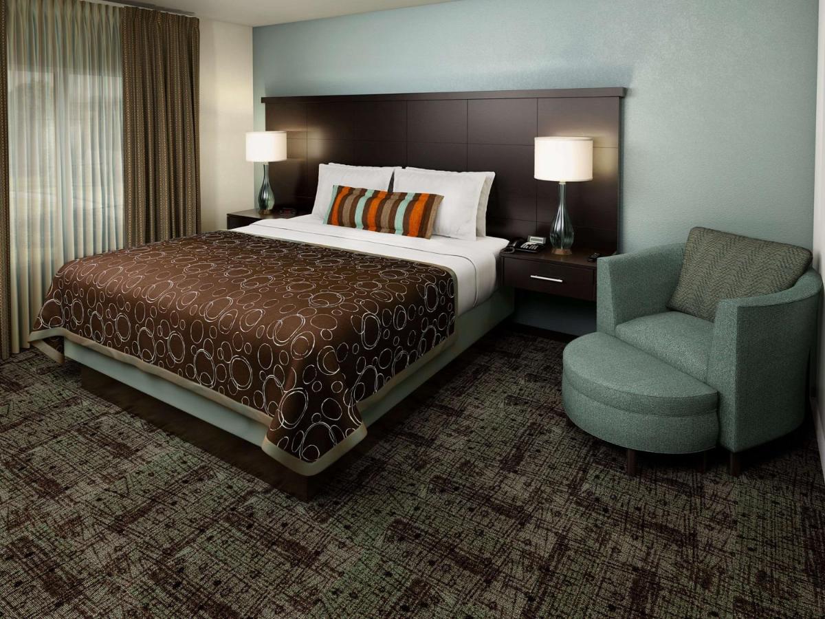 One-Bedroom King Suite at Sonesta ES Suites Atlanta Alpharetta Avalon