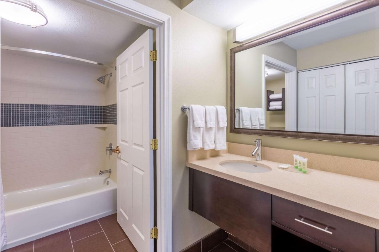 Studio Queen Suite at Sonesta ES Suites Atlanta Alpharetta Avalon