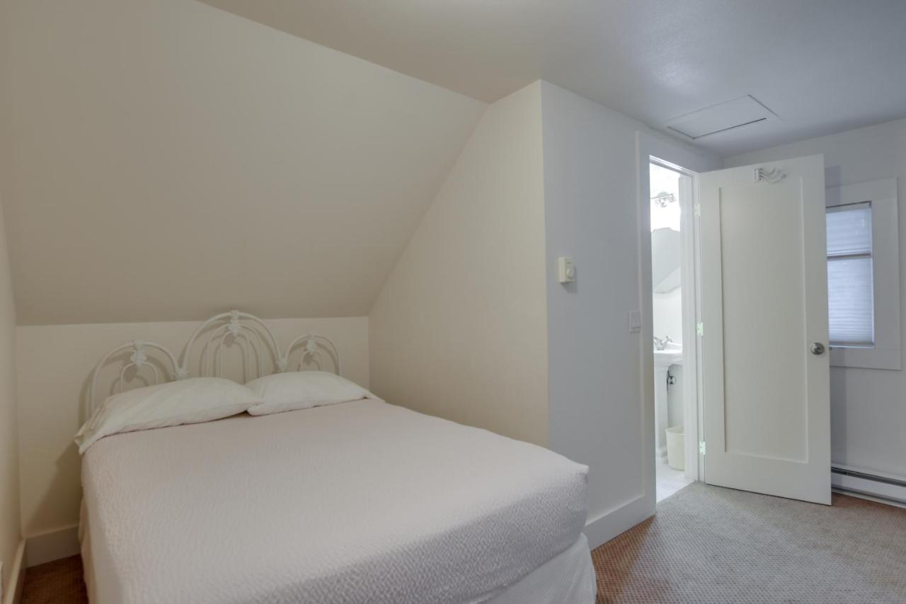 Argonauta Two Bedroom Cottage at The Waves