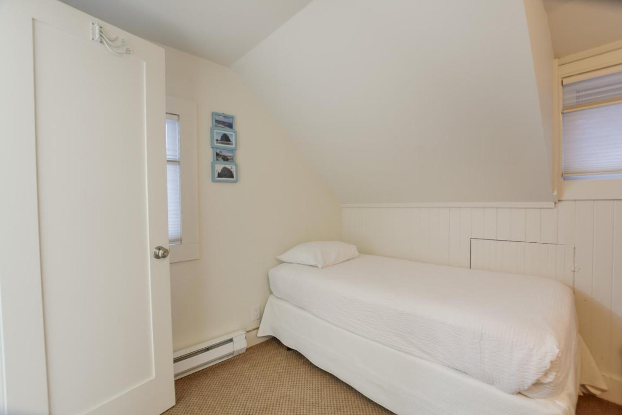 Argonauta Two Bedroom Cottage at The Waves
