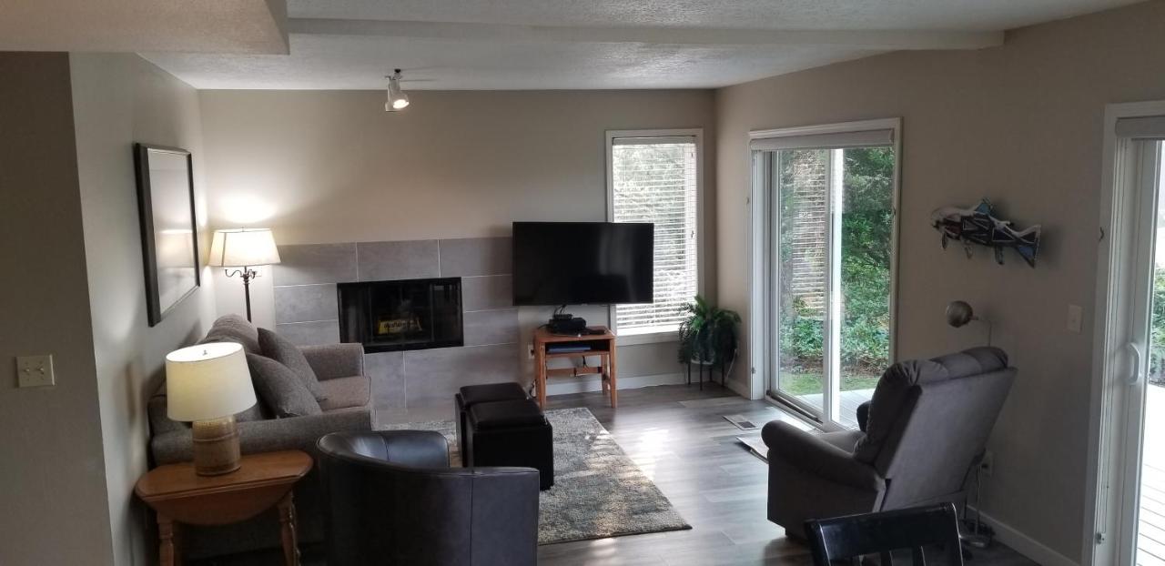 Ocean View 2 bedroom condominium - 1.5 miles south of The Waves at The Waves