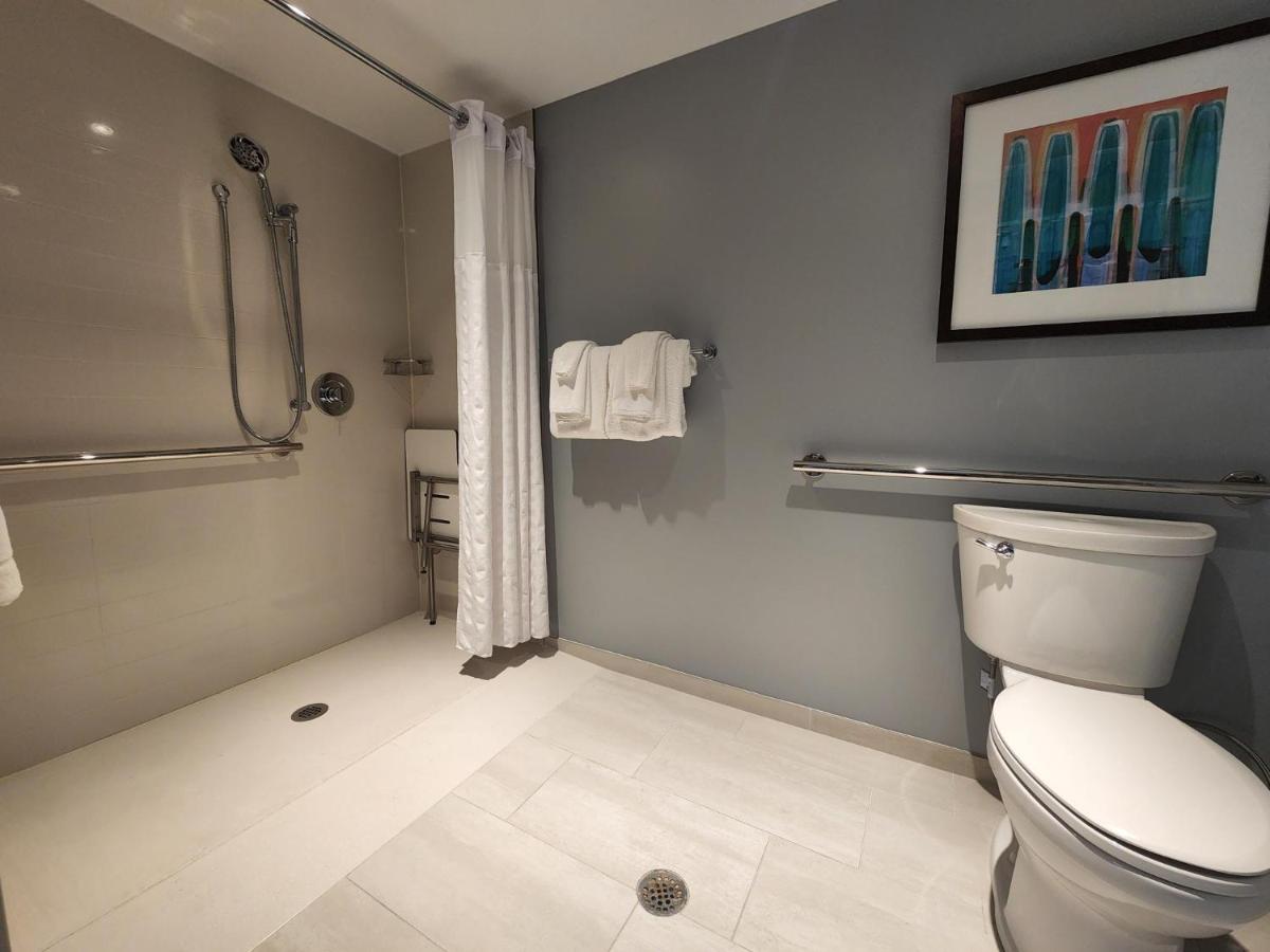 Ada King Shower at Hyatt Place Colorado Springs/Garden of the Gods