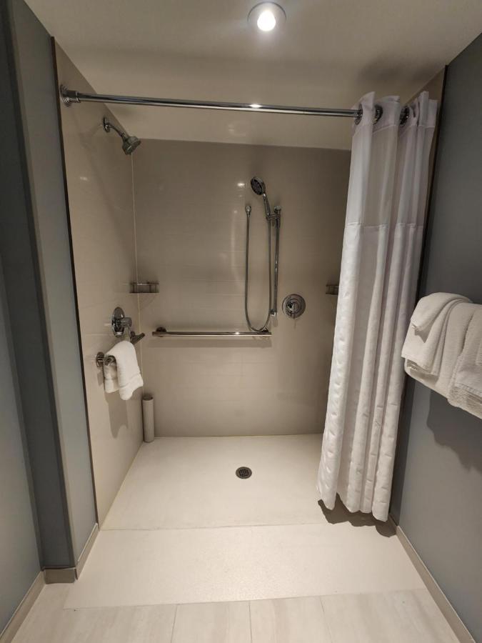 Ada King Shower at Hyatt Place Colorado Springs/Garden of the Gods