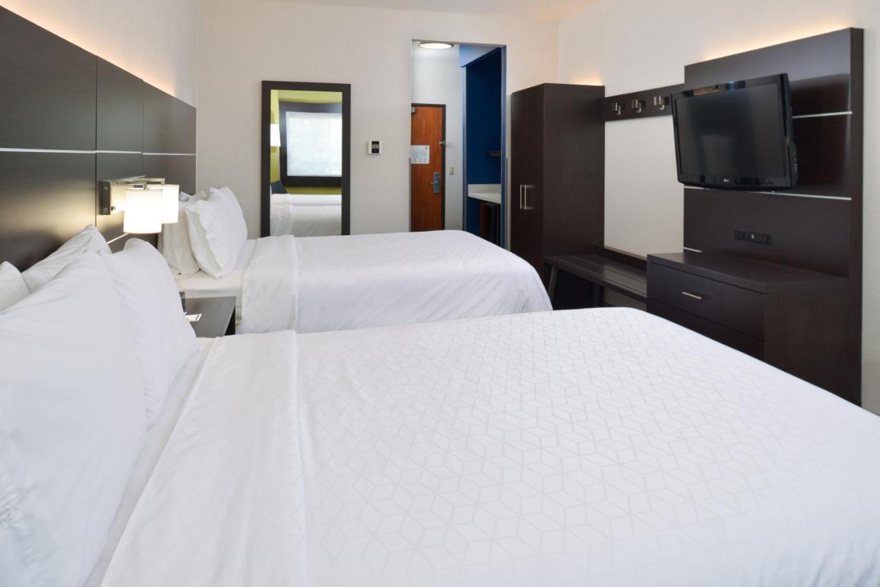 Standard Double Room at Holiday Inn Express Madera - Yosemite Park Area by IHG