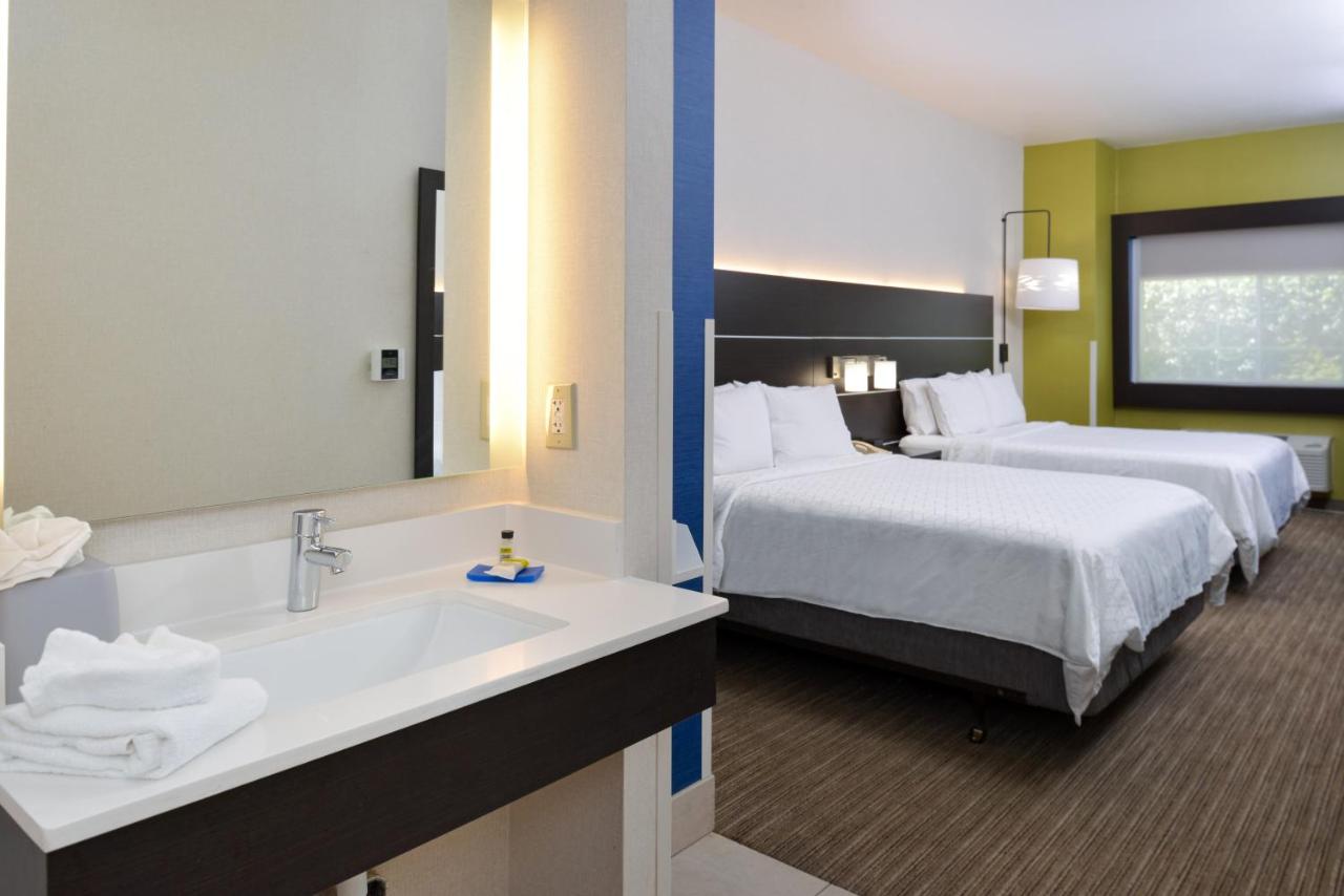 Standard Double Room at Holiday Inn Express Madera - Yosemite Park Area by IHG