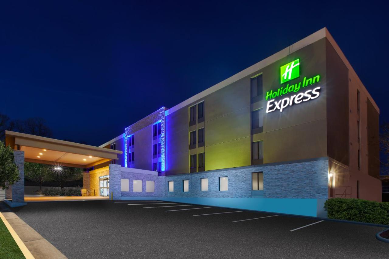  | Holiday Inn Express Fairfax-Arlington Boulevard, an IHG Hotel