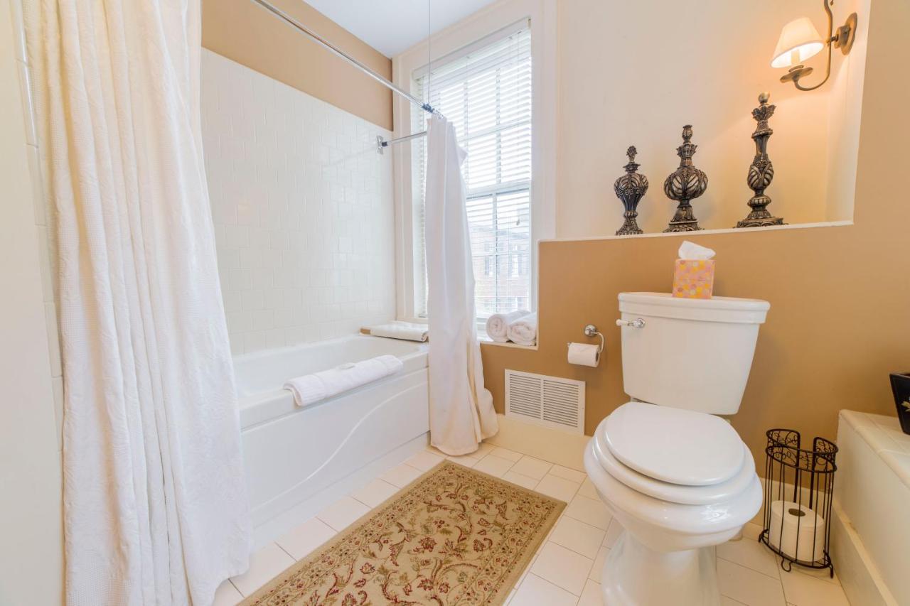 | Bourbon Manor Bed & Breakfast Inn
