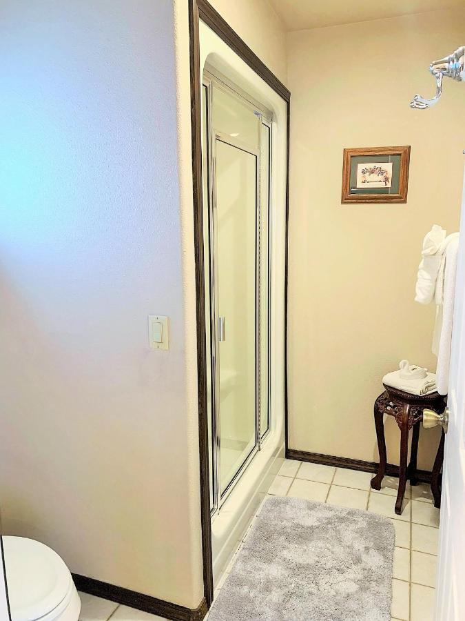 | Breakers Boutique Inn