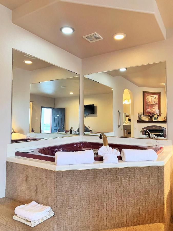 | Breakers Boutique Inn