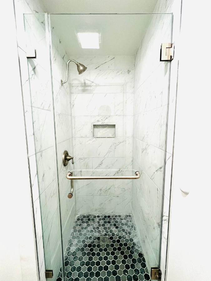 Single Room with Shared Bathroom at Little Tokyo Hotel