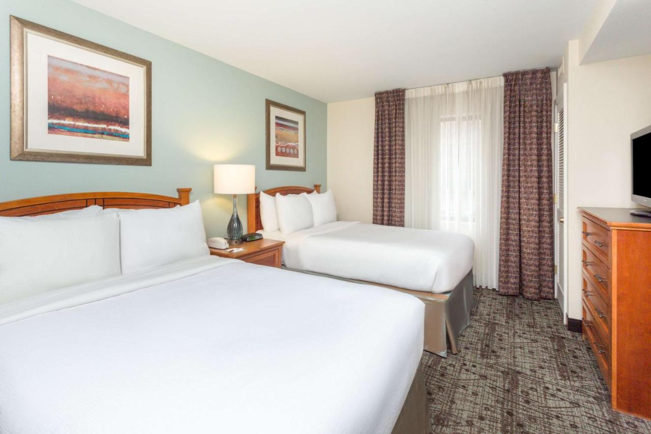 One-Bedroom Queen Suite with Bathtub - Mobility Accessible at Sonesta ES Suites Atlanta - Perimeter Center