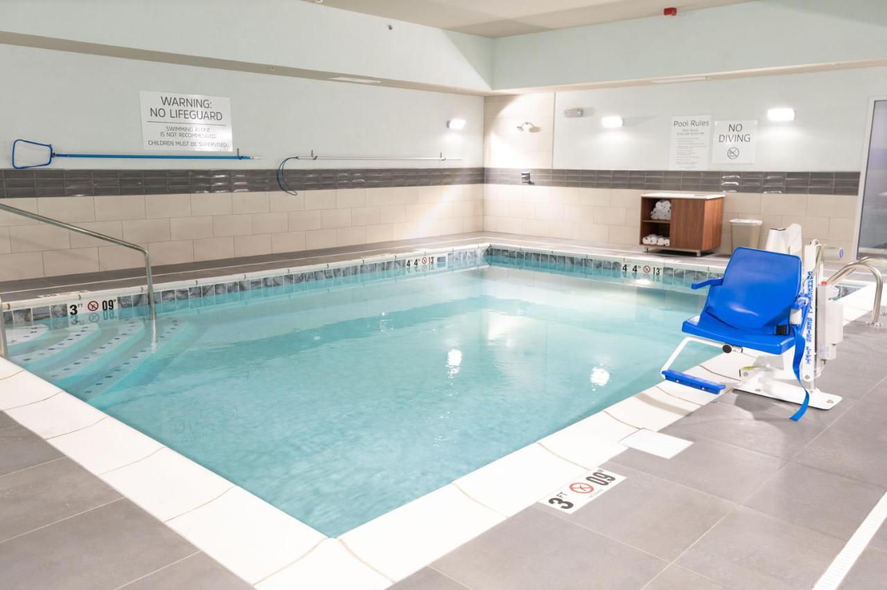  | Holiday Inn Express & Suites - Dayton East - Beavercreek
