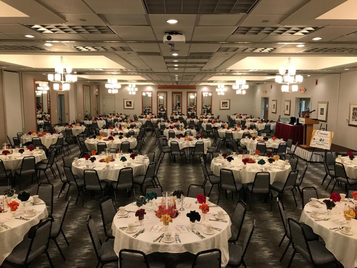 | Holiday Inn Martinsburg, an IHG Hotel