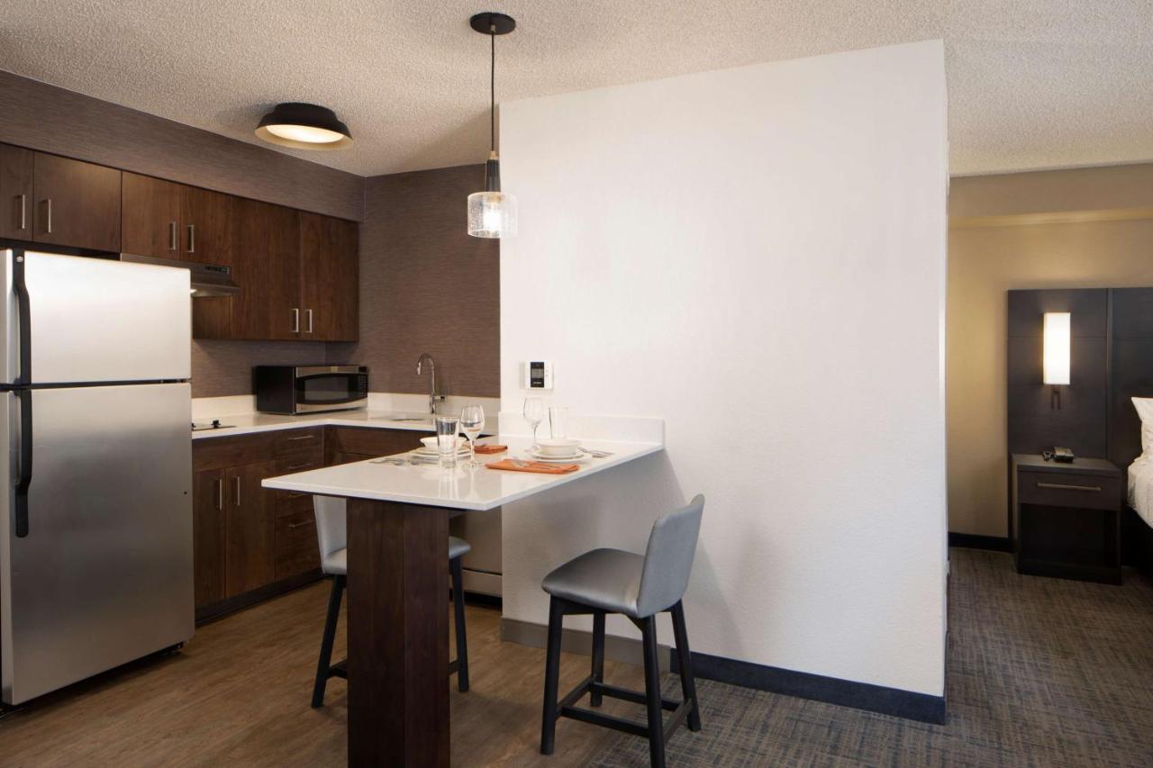 Studio Suite Queen at Sonesta ES Suites Fresno
