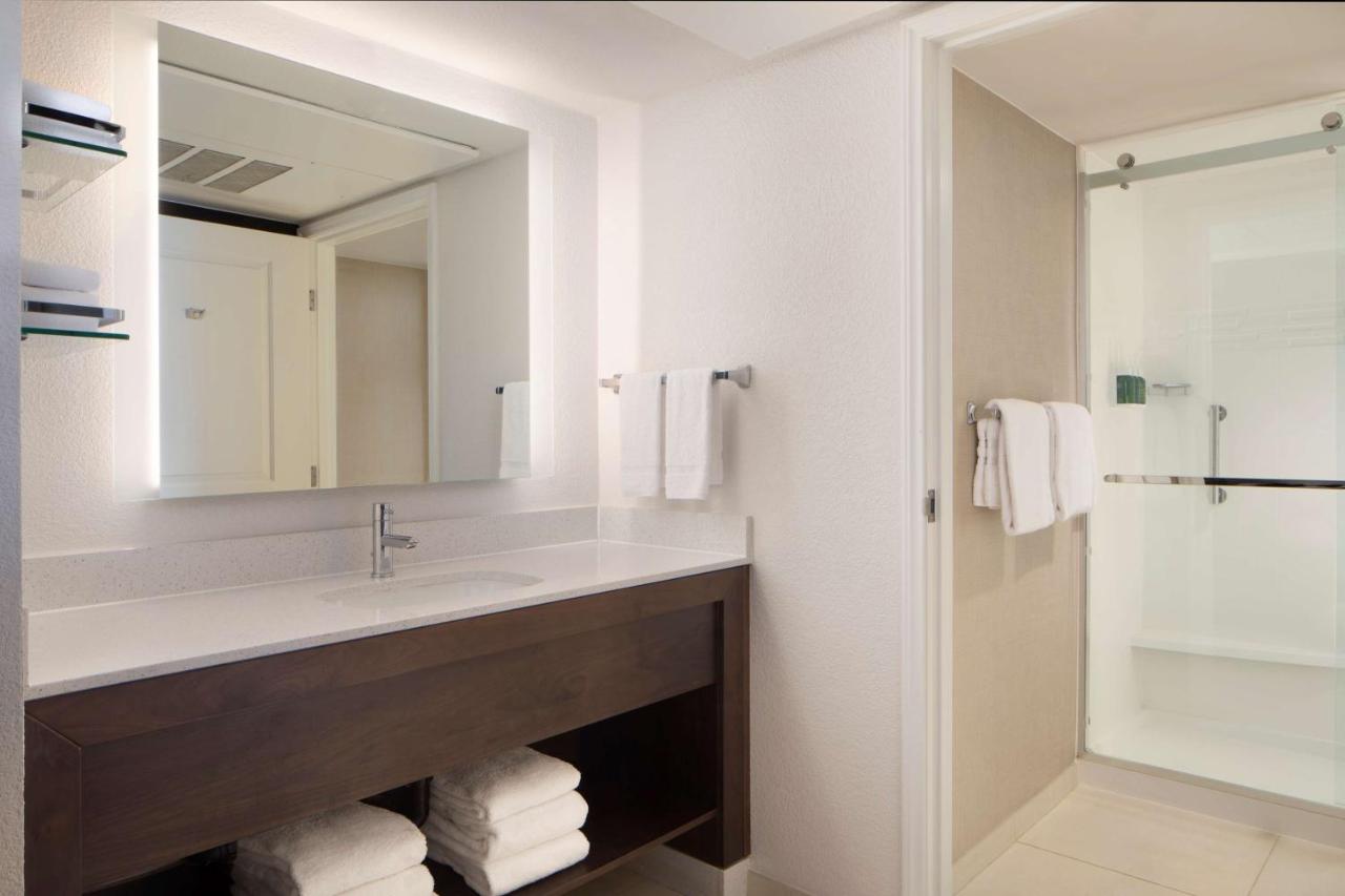 Studio Suite Queen at Sonesta ES Suites Fresno