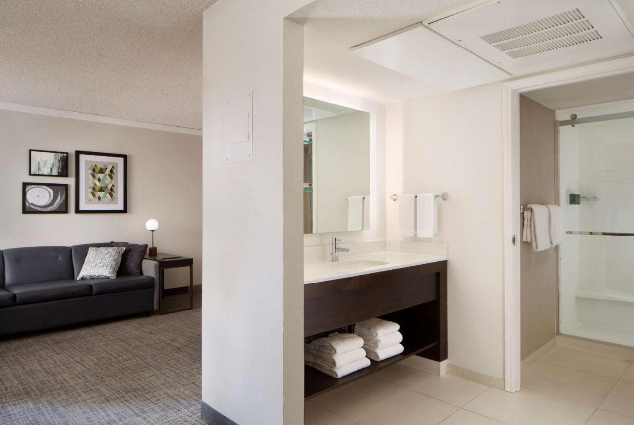 Studio Suite Queen at Sonesta ES Suites Fresno