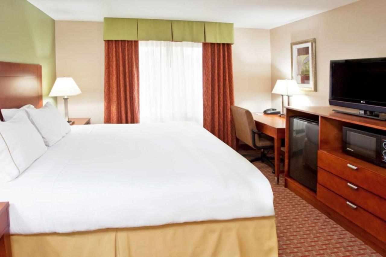  | Holiday Inn Express Hotel & Suites Niagara Falls