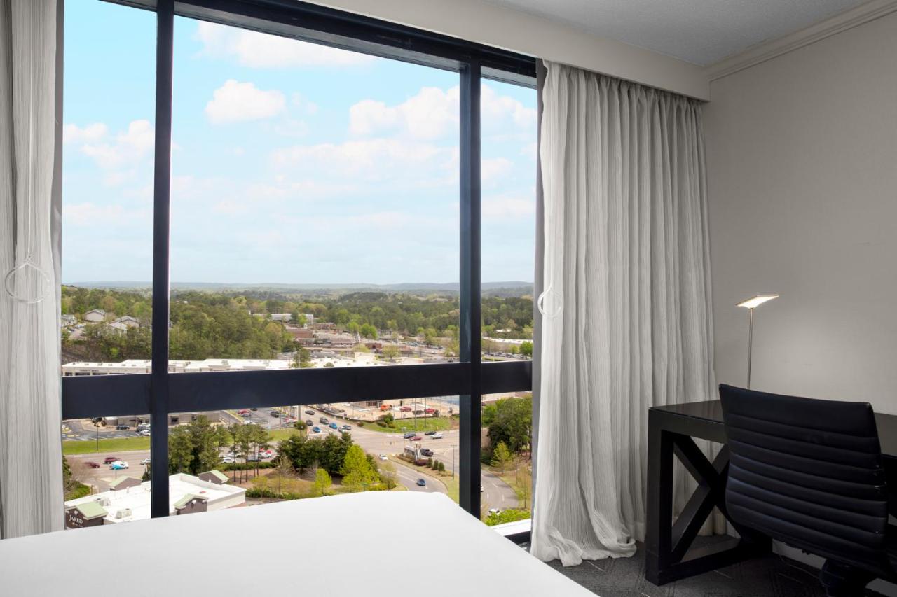 | Hyatt Regency Birmingham - The Wynfrey Hotel