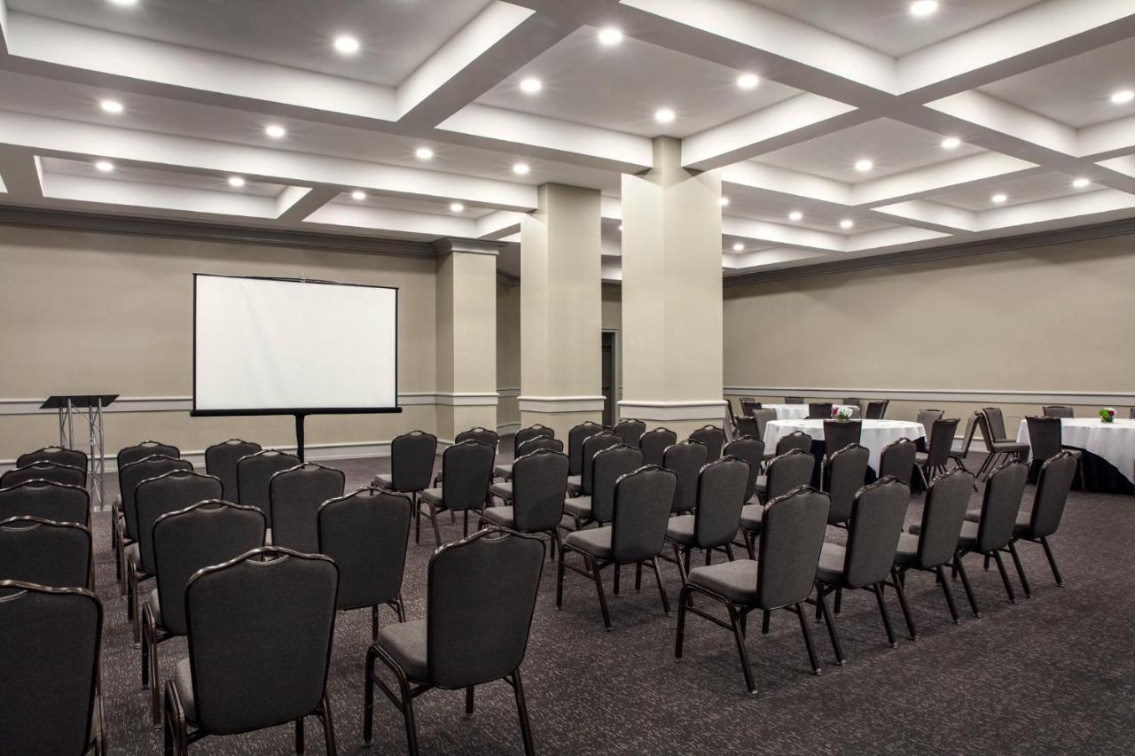 | Hyatt Regency Birmingham - The Wynfrey Hotel