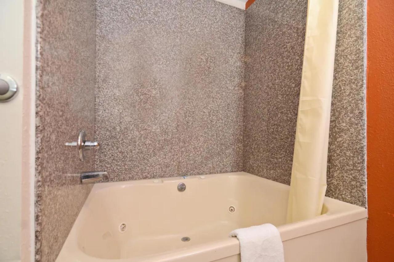 Queen Room with 2 Person Whirlpool-In Bath - Accessible/Non-Smoking at Sleep Inn O'Fallon near I-64