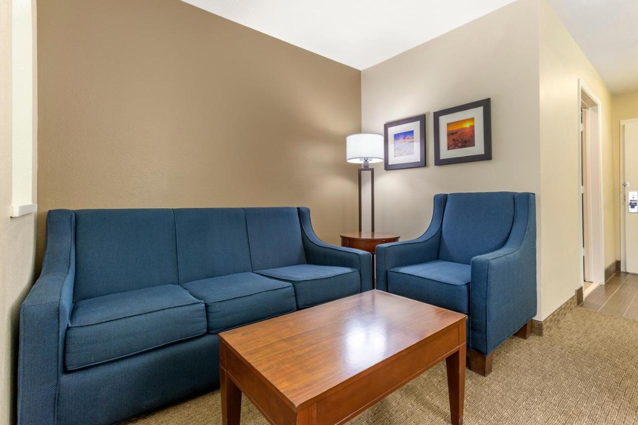 King Suite at Wingate by Wyndham Los Alamos
