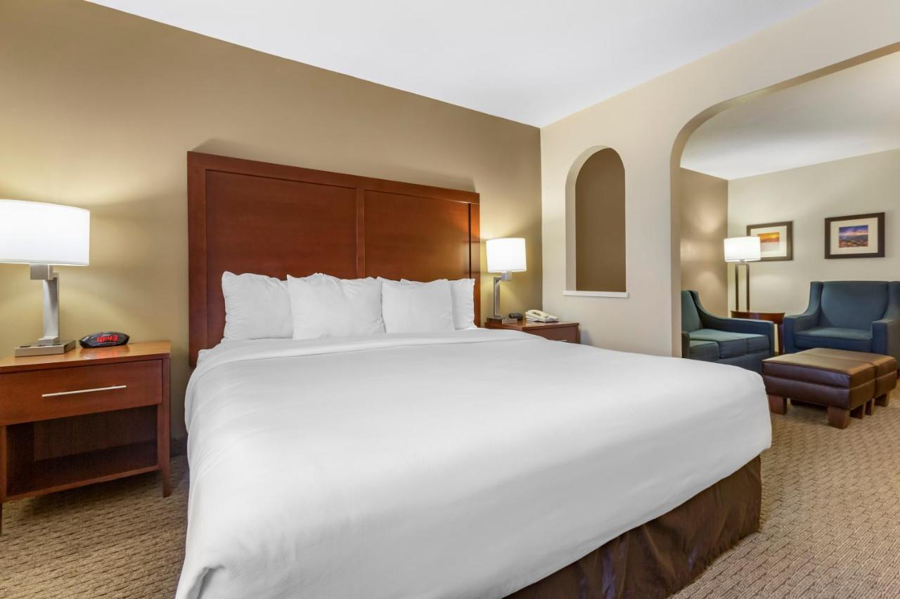 King Suite at Wingate by Wyndham Los Alamos