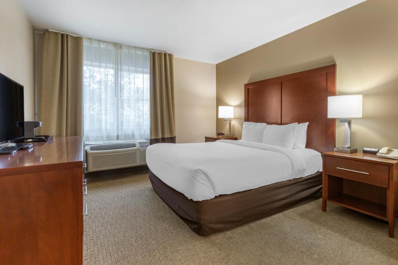 Queen Suite - Accessible/Non-Smoking at Wingate by Wyndham Los Alamos