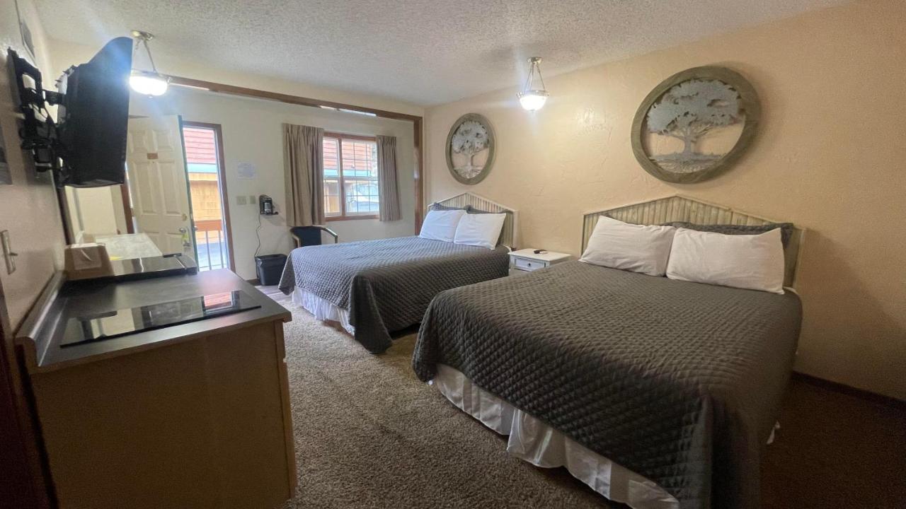  | Cedar Wood Inn