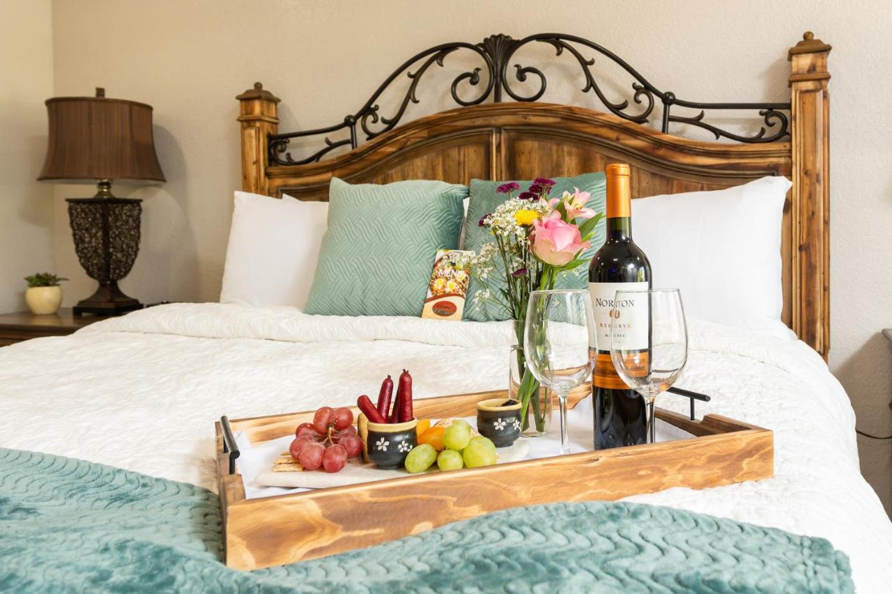 | Whispering Creek Bed & Breakfast