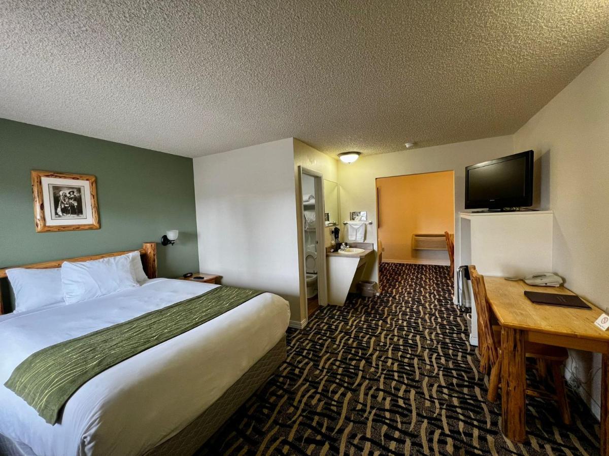 | Cody Legacy Inn & Suites