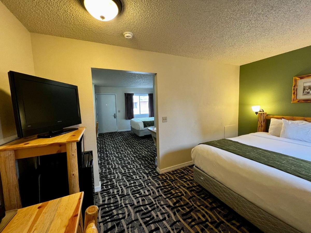 | Cody Legacy Inn & Suites