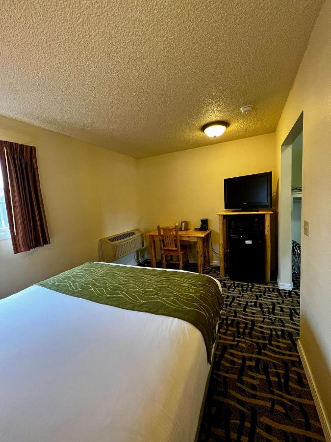 | Cody Legacy Inn & Suites