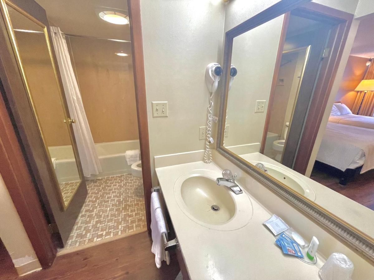 | Eureka Springs Heritage Motel