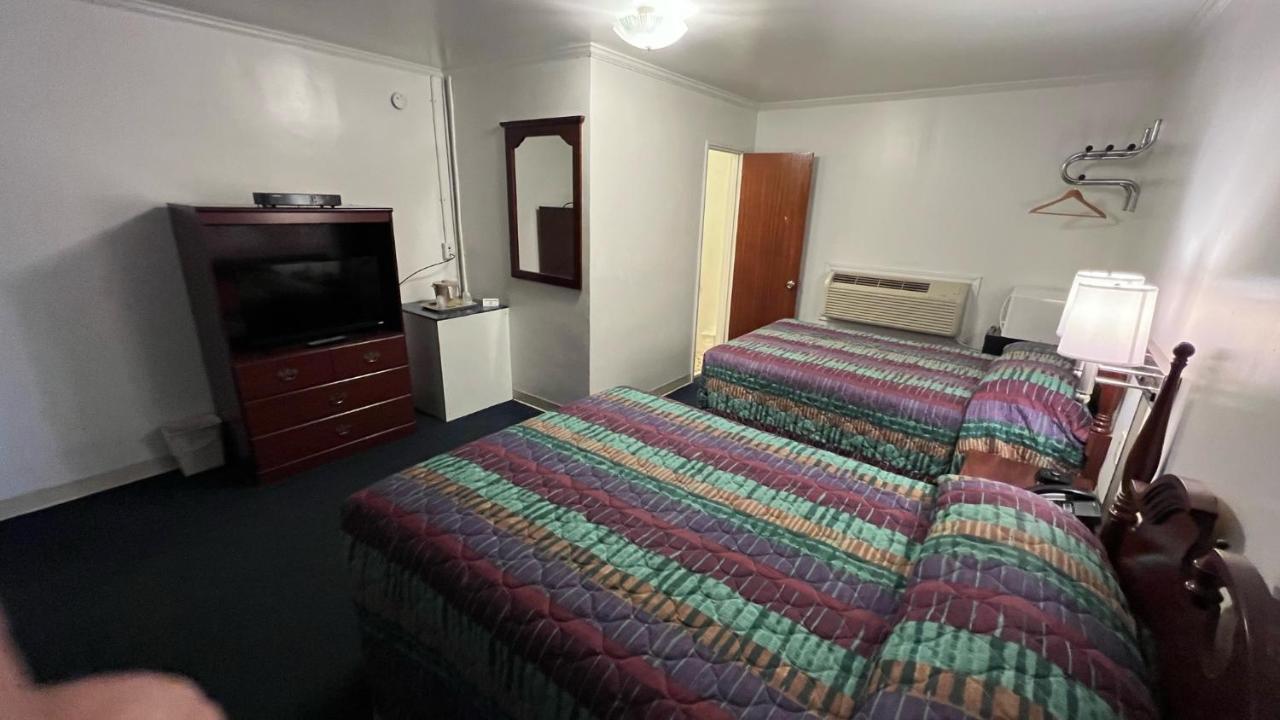  | Four Oaks Lodging