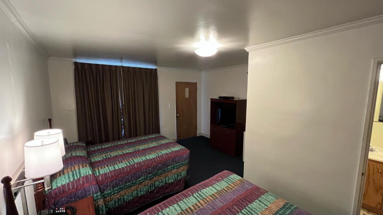  | Four Oaks Lodging