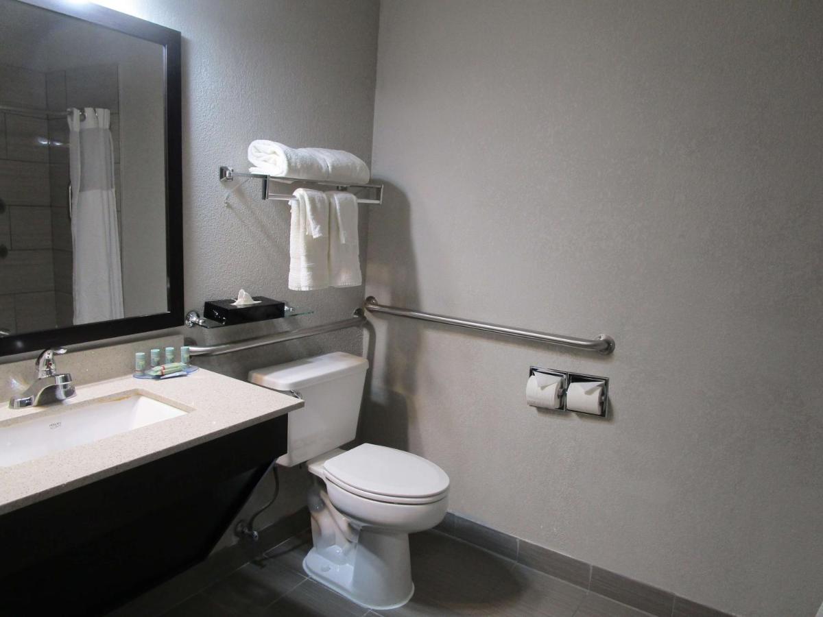 King Room - Disability Access at Best Western Muscatine / Pearl City Hotel