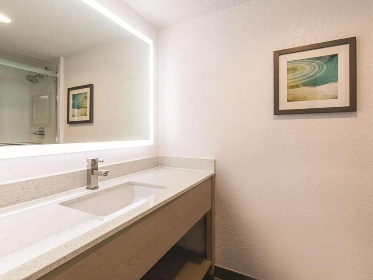 King Studio Suite - Non-Smoking at Baymont by Wyndham White Plains - Elmsford