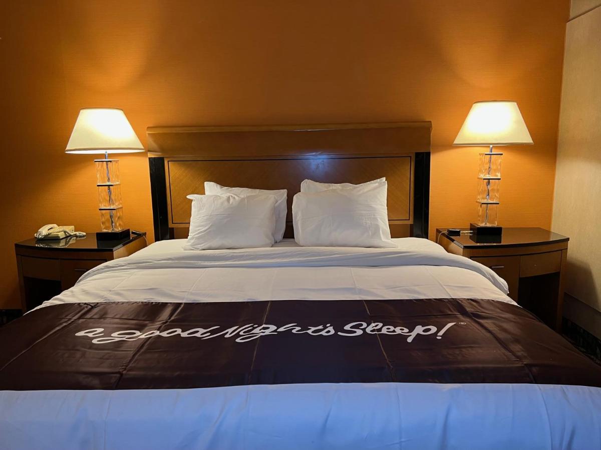 Deluxe King Room at Bradley Inn
