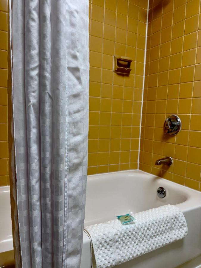 Deluxe King Room at Bradley Inn