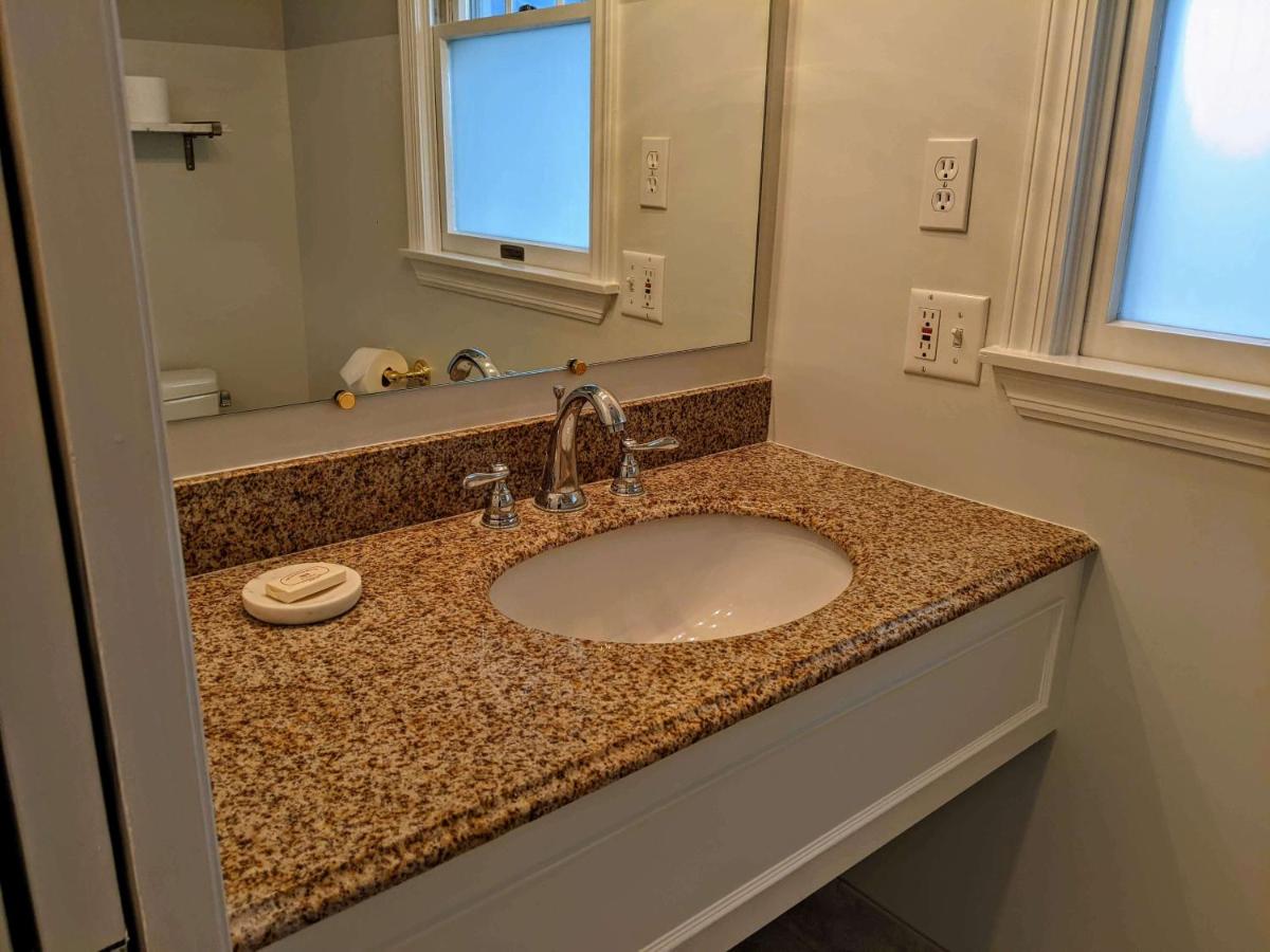 | Stanton House Inn
