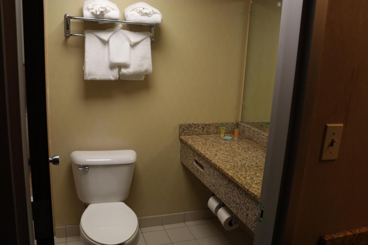 Deluxe King Room at Bradley Inn
