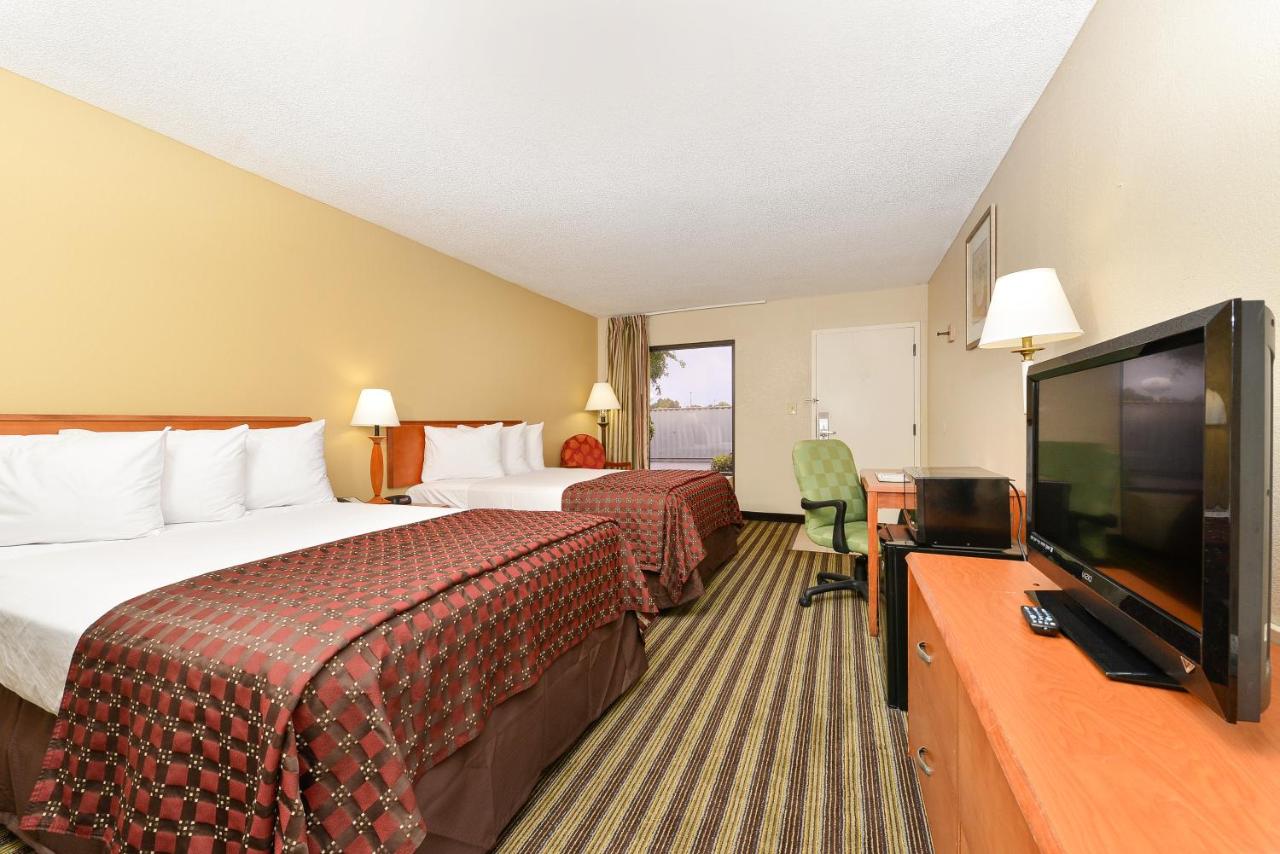 Deluxe Double Room with Two Double Beds - Smoking at Quality Inn At the Mall - Valdosta