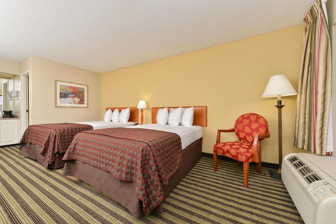 Deluxe Double Room with Two Double Beds - Smoking at Quality Inn At the Mall - Valdosta