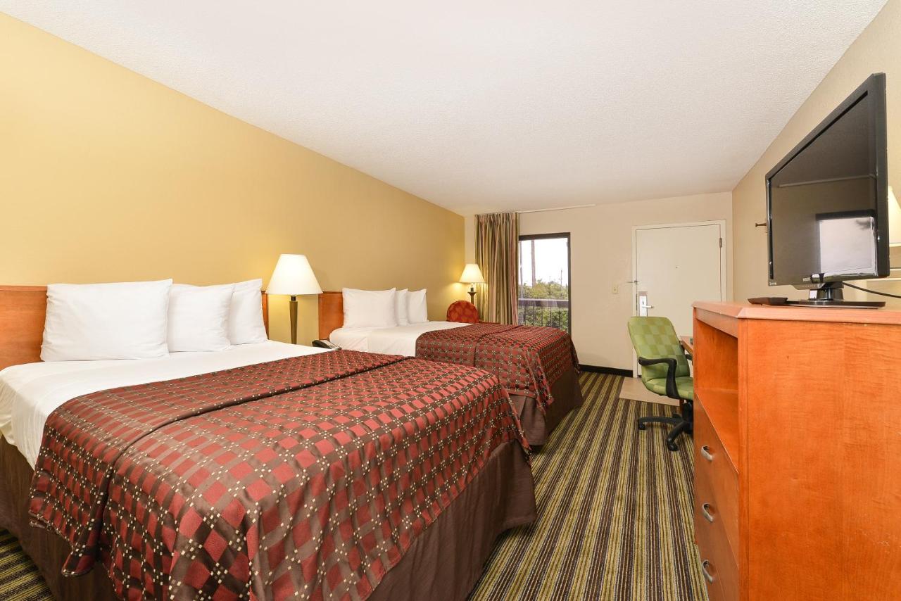 Deluxe Double Room with Two Double Beds - Smoking at Quality Inn At the Mall - Valdosta