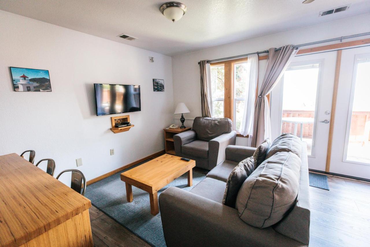 | View Crest Lodge