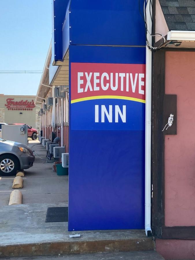  | Executive Inn