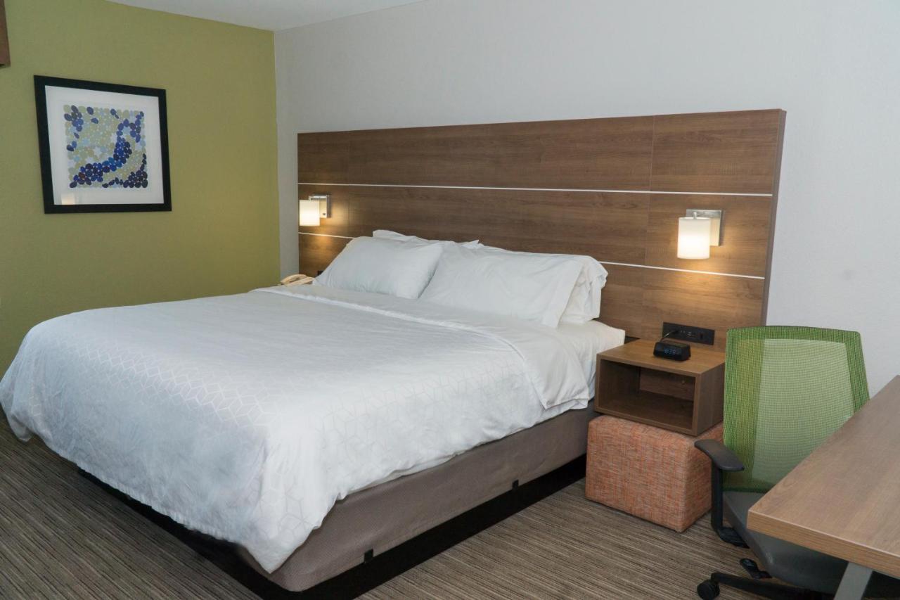 King Room at Holiday Inn Express Hotel & Suites Madison by IHG