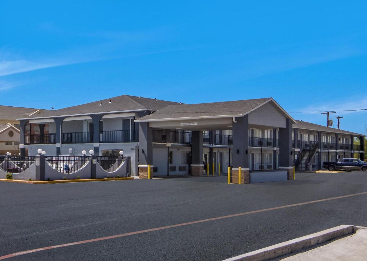 | Econo Lodge Waco North I-35